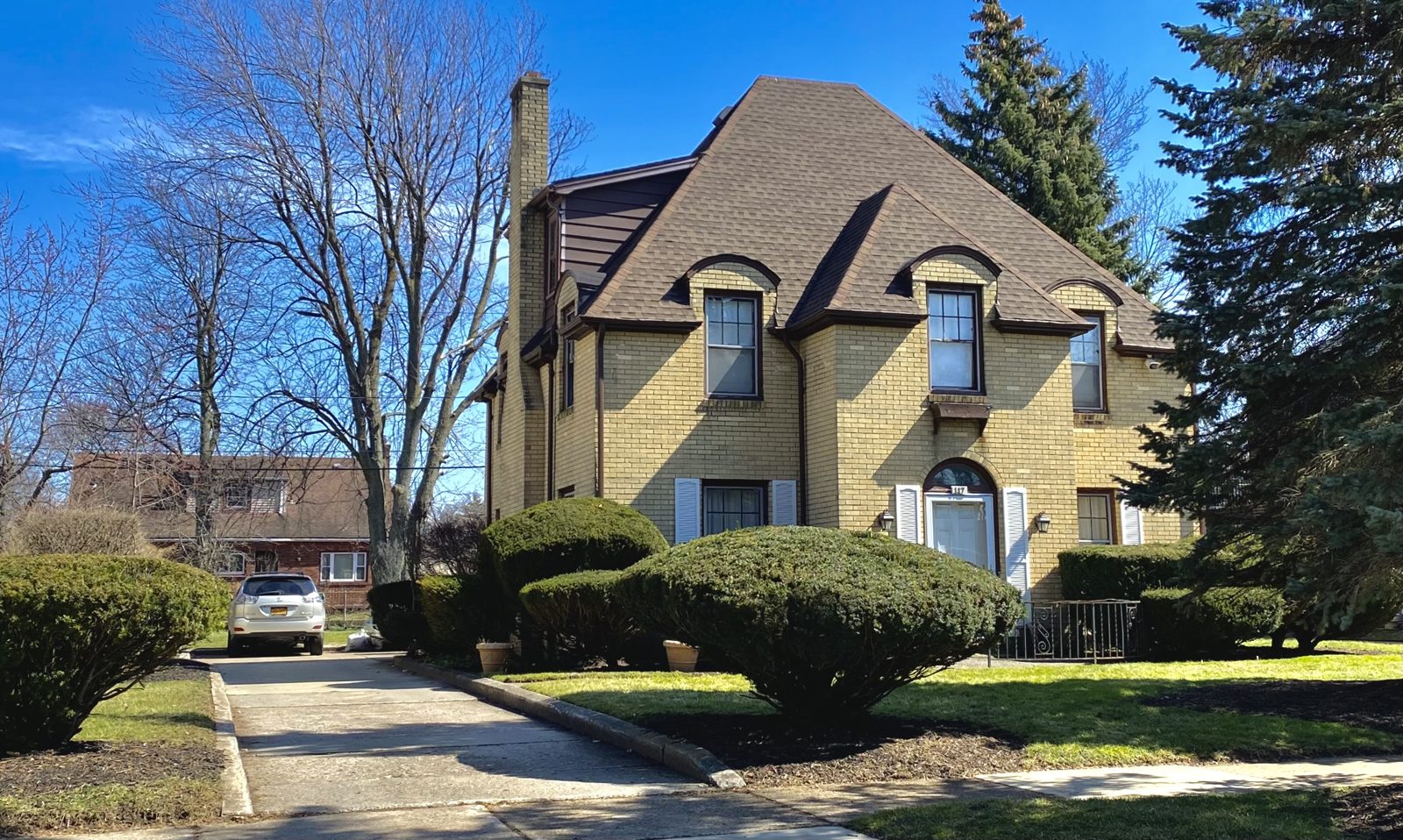 A well maintained tiled roof on a house